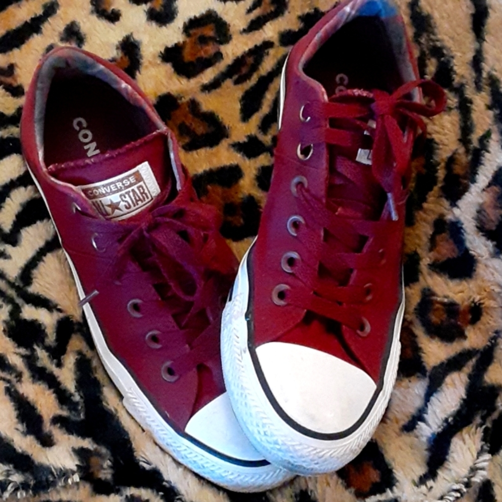 Maroon converse